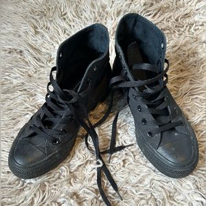 Black hi-top converse